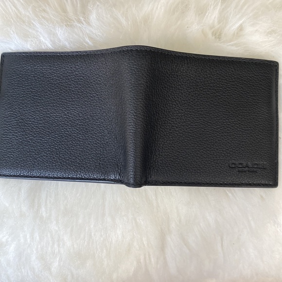 Coach Men’s Wallet in Pebbled Leather - Picture 4 of 8